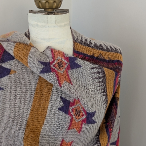 Aztec Poncho Jacket - Picture 3 of 3